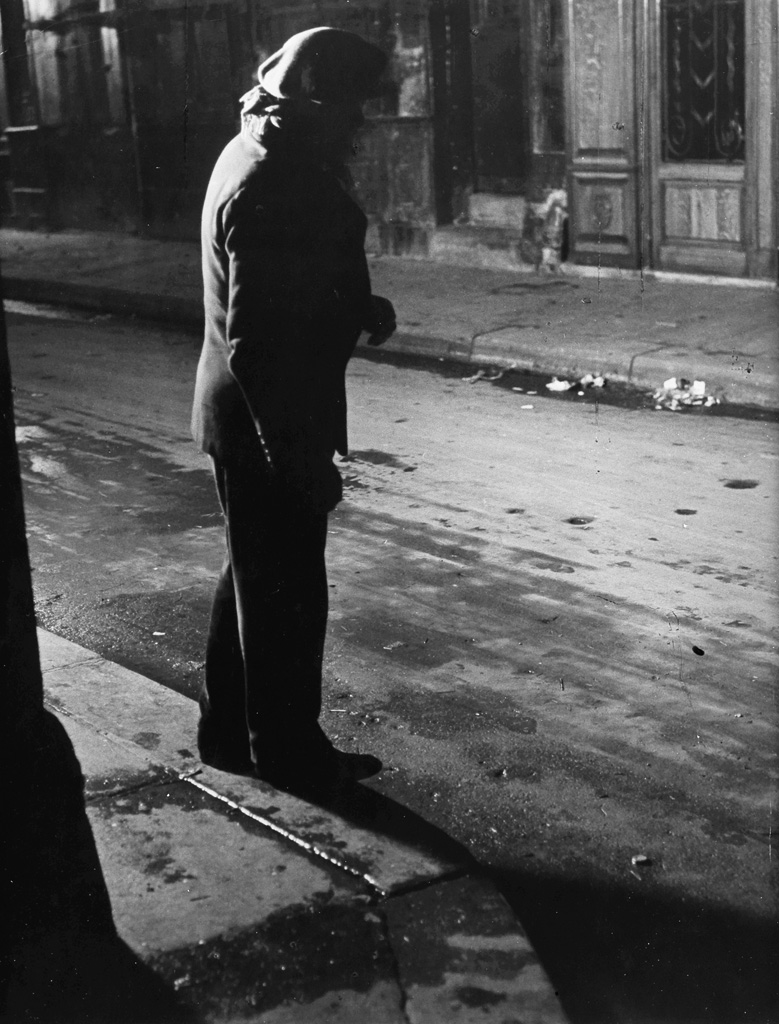 BRASSAÏ (1899-1984) Night scene, Paris.